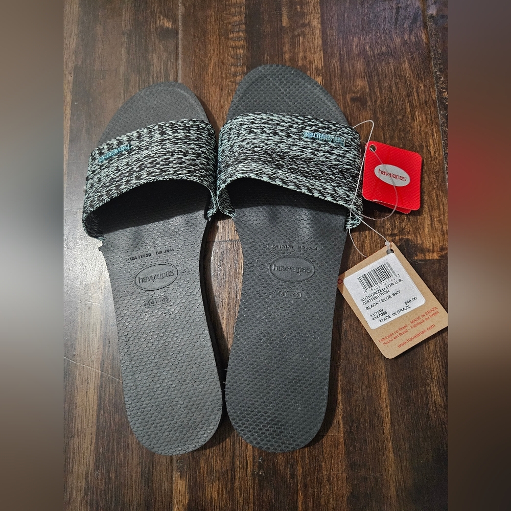 Havain Black Slide Sandals with Textured Footbed